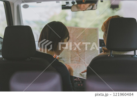 車で女子旅 121960484