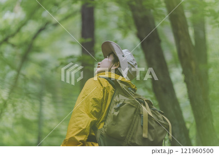 女子ハイカー 121960500