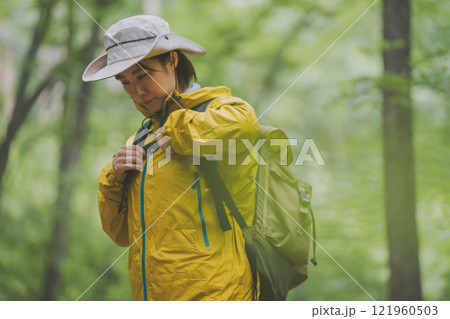 女子ハイカー 121960503