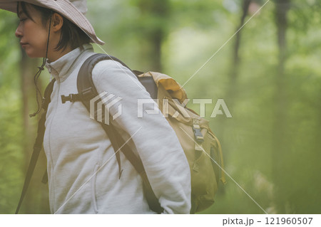 女子ハイカー 121960507
