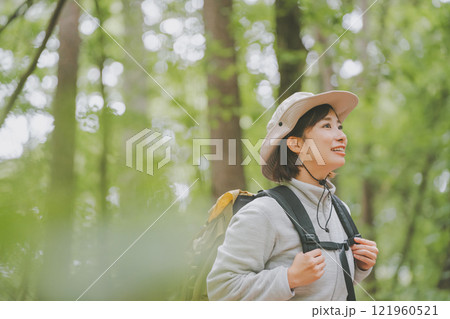 女子ハイカー 121960521