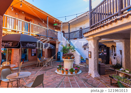 地中海村　(1月　快晴　志摩) 121961013