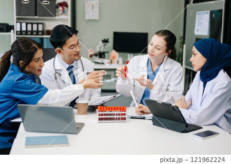 Hospital Ward. Doctor Talks With Professional Head 121962224