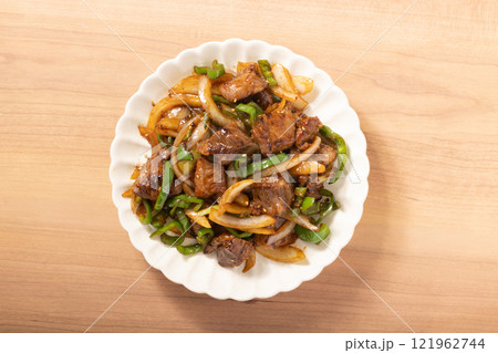 中落ちカルビ(牛肉)オイスターソース炒め 中落ちカルビ(牛肉)オイスターソース炒め 121962744