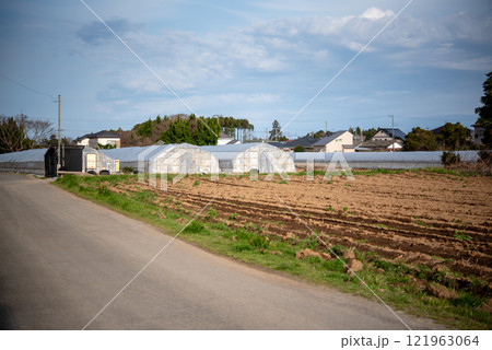 ビニールハウス　田舎の風景　畑 121963064