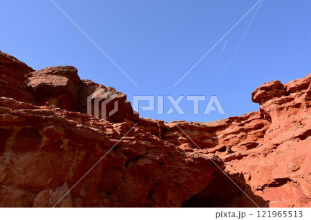 青空に映える峡谷の風景 121965513