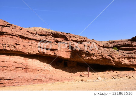 青空に映える峡谷の風景 121965516