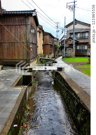 北前船の寄港地として発展し伝統的建造物が数多く残る港町… 佐渡『宿根木』 北前船の寄港地として発展し伝統的建造物が数多く残る港町… 佐渡『宿根木』 121965556