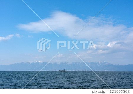 琵琶湖班の水が浜付近から見る冬の琵琶湖の情景 琵琶湖班の水が浜付近から見る冬の琵琶湖の情景 121965568