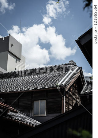 蔵のある風景と青空 蔵のある風景と青空 121965664