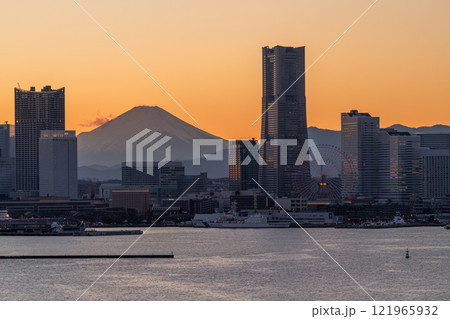 《神奈川県》横浜みなとみらい・トワイライト夜景 121965932