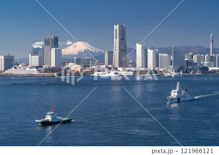 《神奈川県》富士山をのぞむ横浜みなとみらいの風景 《神奈川県》富士山をのぞむ横浜みなとみらいの風景 121966121