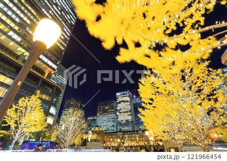 【東京都】JR東京駅の夜景（丸の内イルミネーション） 121966454