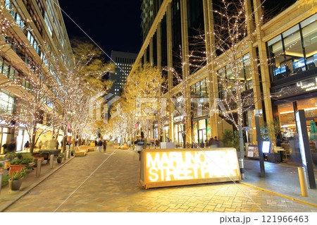 【東京都】丸の内仲通りの夜景(丸の内イルミネーション) 【東京都】丸の内仲通りの夜景(丸の内イルミネーション) 121966463