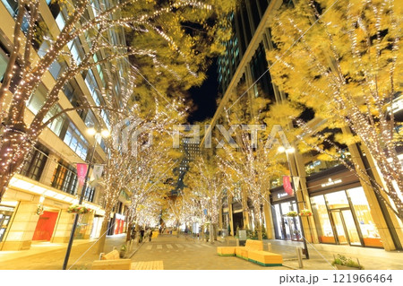 【東京都】丸の内仲通りの夜景(丸の内イルミネーション) 【東京都】丸の内仲通りの夜景(丸の内イルミネーション) 121966464