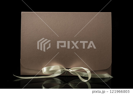 Man gift concept. gift box with luxury bow on dark background. Horizontal with copy space. Man gift concept. gift box with luxury bow on dark background. Horizontal with copy space. 121966803