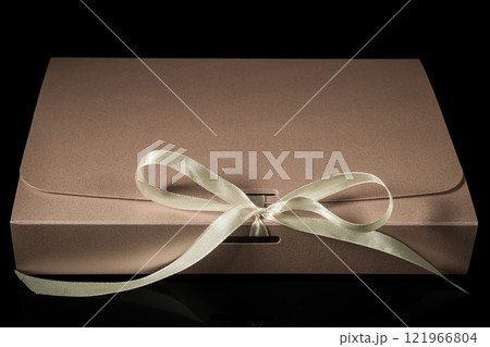 Man gift concept. gift box with luxury bow on dark background. Horizontal with copy space. Man gift concept. gift box with luxury bow on dark background. Horizontal with copy space. 121966804
