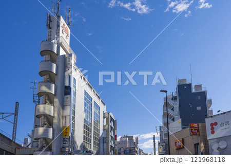 吉祥寺駅前の風景 121968118