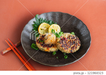 焼き軟骨入り鶏つくね おろしポン酢がけ 焼き軟骨入り鶏つくね おろしポン酢がけ 121968323