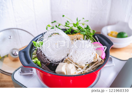 鶏豆乳鍋作り 121968330