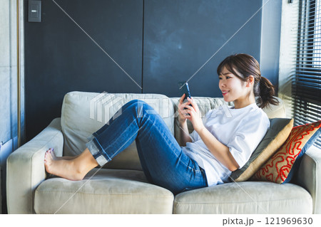 スタジオで撮影された人物ポートレートのコレクション スタジオで撮影された人物ポートレートのコレクション 121969630