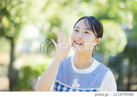 公園の保育士 公園の保育士 121970490