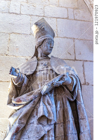 Chapter house at the monastery of Alcobaca, Mosteiro de Santa Maria de Alcobaca at Alcobaca, Portugal 121970923