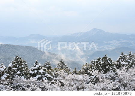 南国九州長崎の雪景色 121970979