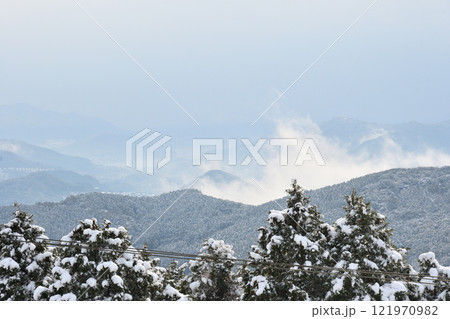 南国九州長崎の雪景色 121970982