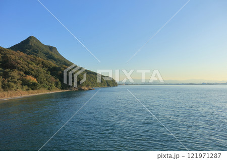 屋島先端の長崎の鼻から屋島北嶺と高松市街方向を見る 121971287