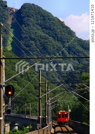 初夏の碧を眺めつつ奥鬼怒路を行く…川治温泉駅にて『快速AIZUmountExpress』 初夏の碧を眺めつつ奥鬼怒路を行く…川治温泉駅にて『快速AIZUmountExpress』 121971410