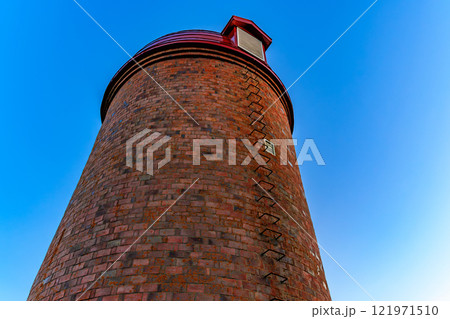 北海道　根室市　夕方の明治公園（3基のサイロ） 121971510