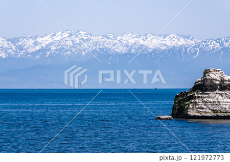 富山湾越しの春の立山連峰 5 121972773