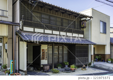 日坂宿の街並み　池田屋　静岡県掛川市 121973371