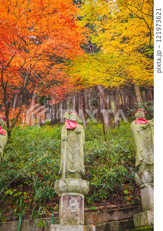 【西福寺】紅葉とお地蔵様【塩尻市】 121973621
