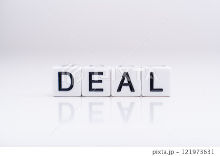 DEAL(取引）のアルファベットブロック文字 121973631