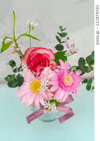 美しい薔薇の花 121974591