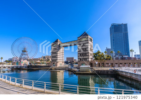 日本の横浜都市景観 大観覧車やアニヴェルセルみなとみらい横浜などを望む=令和7年1月13日 日本の横浜都市景観 大観覧車やアニヴェルセルみなとみらい横浜などを望む=令和7年1月13日 121975340