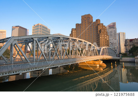 中国 上海市、外白渡橋 中国 上海市、外白渡橋 121975688