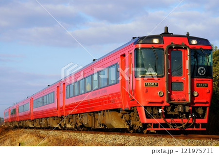 久大本線 5両編成で走る特急ゆふ 久大本線 5両編成で走る特急ゆふ 121975711