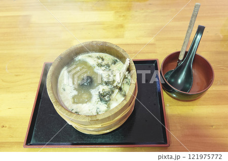 男鹿名物石焼料理(熱した石を魚介の味噌汁に放り込む料理) 男鹿名物石焼料理(熱した石を魚介の味噌汁に放り込む料理) 121975772