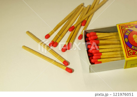 マッチ棒 121976051