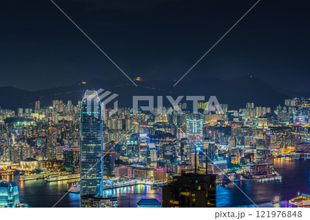 ヴィクトリアピークから見える香港の夜景 ヴィクトリアピークから見える香港の夜景 121976848