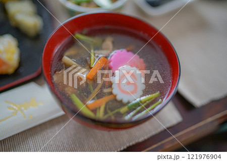 おせち料理（日本のお正月） 121976904