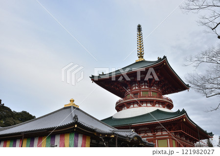 成田山新勝寺　平和の大塔と醫王殿(千葉県成田市) 121982027