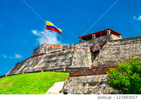 Colombian flag at the Castillo San Felipe de Barajas Fortress in Cartagena de Indias, Colombia 121983027