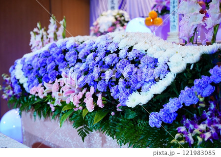 お洒落な花祭壇 お洒落な花祭壇 121983085