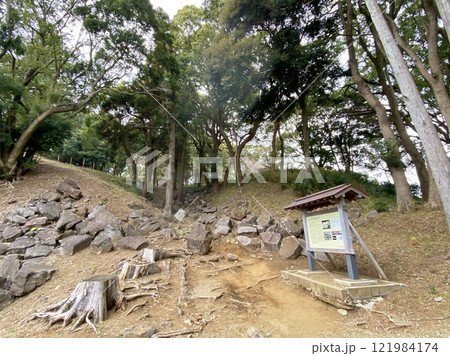 石垣山一夜城入り口 121984174