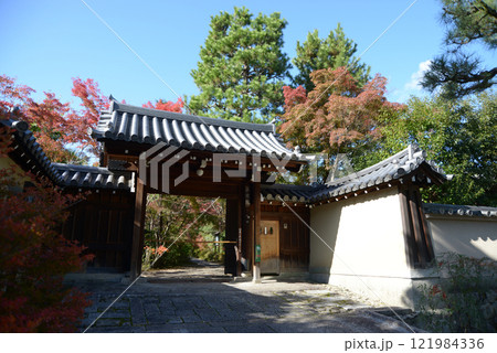 大徳寺　正受院の山門　京都市北区紫野 121984336