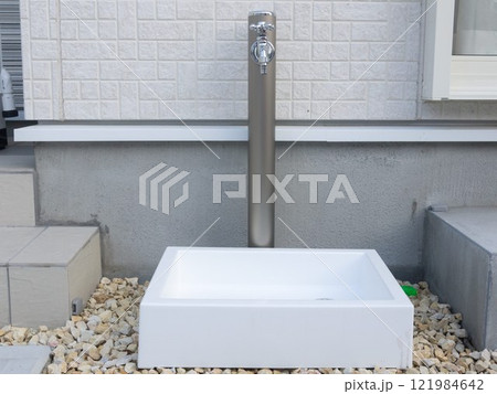 屋外水道 立水栓 住宅 屋外水道 立水栓 住宅 121984642